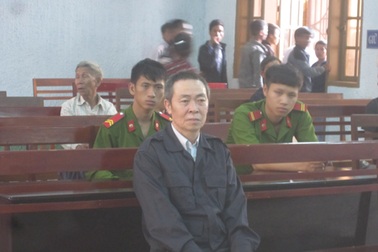 Nhận 11 năm tù vì… chơi bầu cua với “con nít”