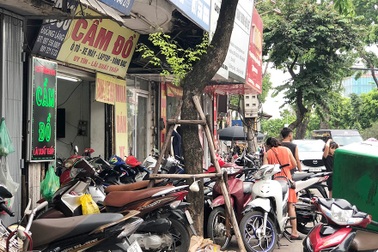 Cửa hiệu cầm đồ quá tải, "hốt bạc" mùa World Cup