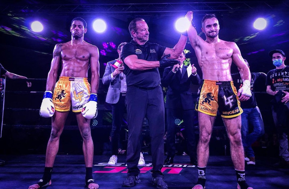 Võ sĩ cụt tay bất ngờ trở thành nhà vô địch thế giới Muay Thái - 2 Võ sĩ cụt tay bất ngờ trở thành nhà vô địch thế giới Muay Thái - 2