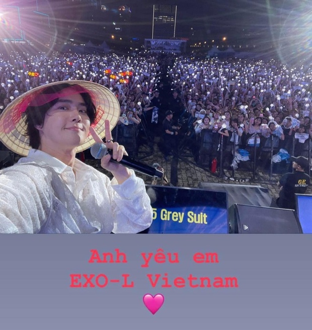 Thành viên EXO đăng ảnh đội nón lá, ăn phở trên trang cá nhân 11 triệu fan - 1 Thành viên EXO đăng ảnh đội nón lá, ăn phở trên trang cá nhân 11 triệu fan - 1
