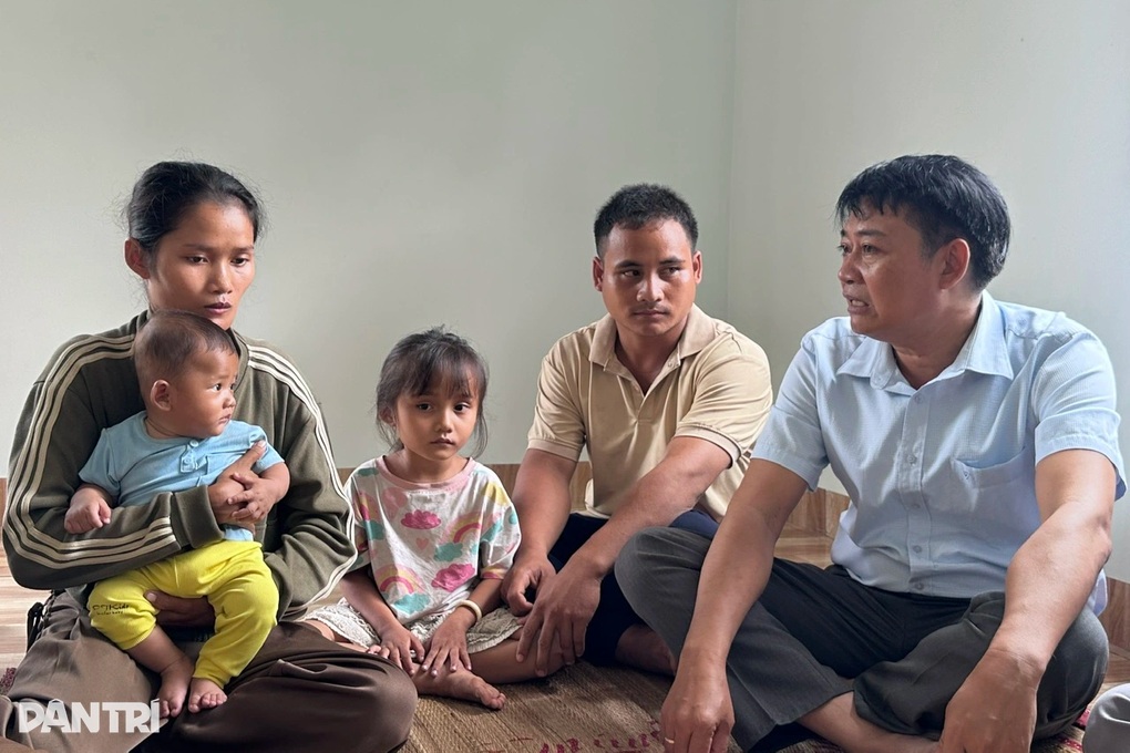 Bạn đọc Dân trí tặng nhà Nhân ái cho vợ chồng nghèo ở xã biên giới - 5 Bạn đọc Dân trí tặng nhà Nhân ái cho vợ chồng nghèo ở xã biên giới - 5