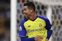 Không được hưởng phạt đền, C.Ronaldo nổi giận với trọng tài