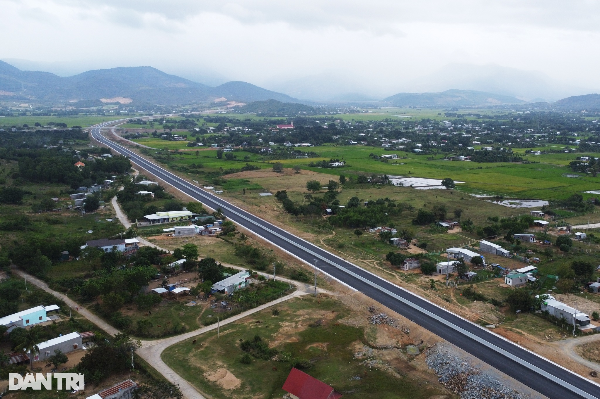 Hình hài trạm BOT lược bỏ barie trên cao tốc Nha Trang - Cam Lâm - 1