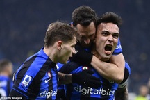 Lautaro Martinez rực sáng giúp Inter hạ gục đại kình địch AC Milan