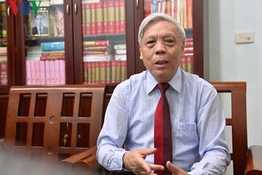 Khó điểm mặt cán bộ “cắp ô đi, cắp ô về” thì khó tinh giản biên chế