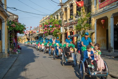 20 chiếc xích lô mang "chất phố Hội mới" đi muôn nơi