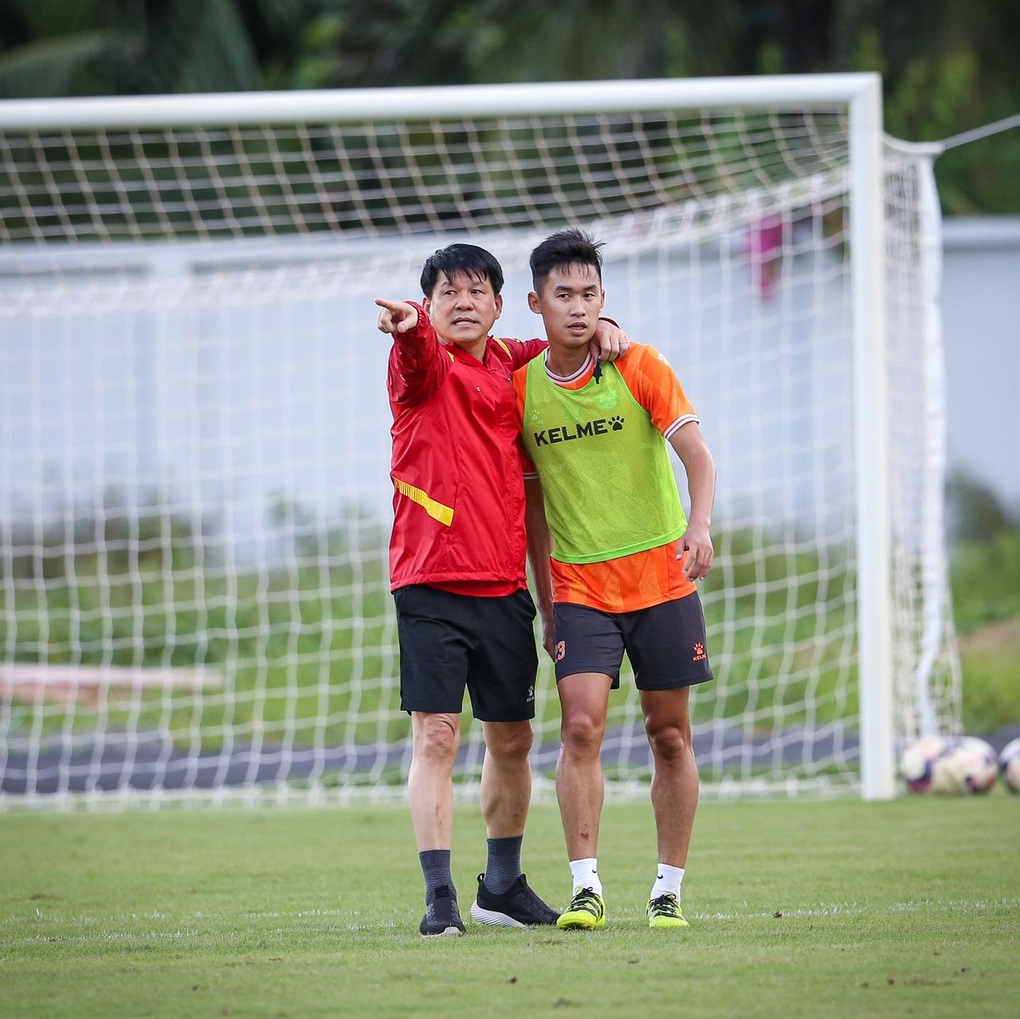 HLV Vũ Tiến Thành ra mắt, bắt mạch điểm yếu của CLB TPHCM - 4 HLV Vũ Tiến Thành ra mắt, bắt mạch điểm yếu của CLB TPHCM - 4