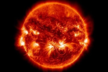 Các nhà khoa học phát hiện manh mối mới về bầu khí quyển nóng của Mặt Trời