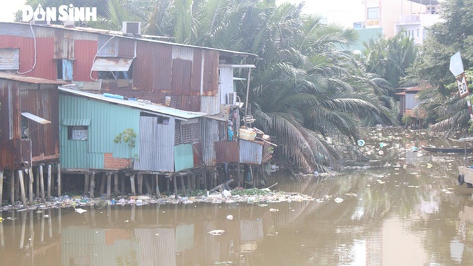 Năm 2030, TP.HCM hoàn thành việc di dời hộ dân khỏi khu vực có nguy cơ sạt lở - Ảnh 1.