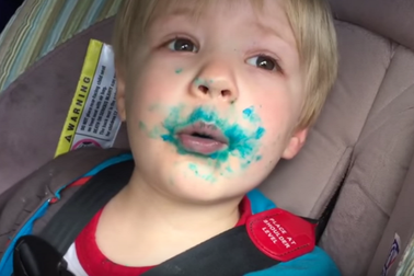 "Con không có ăn bánh"