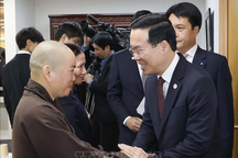 Chủ tịch nước thăm Đại sứ quán và gặp gỡ đại diện các thế hệ người Việt Nam tại Nhật Bản