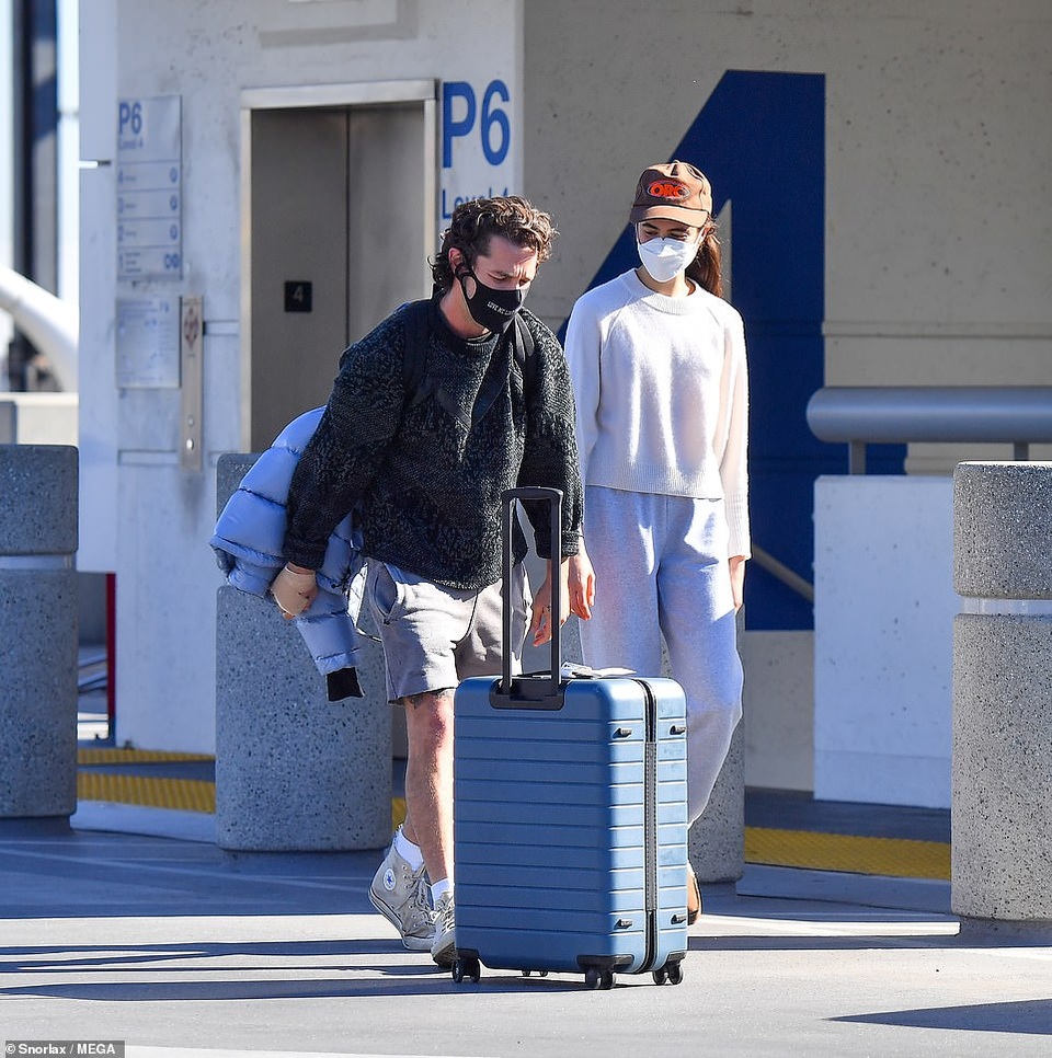 Vừa bị bạn gái cũ tố bạo hành, Shia LaBeouf đã có bồ mới - 2 Vừa bị bạn gái cũ tố bạo hành, Shia LaBeouf đã có bồ mới - 2