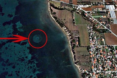 “Hạm đội UFO” dưới nước ở bờ biển Hy Lạp?