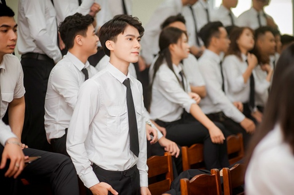 Hot boy Học viện Tòa án điển trai trong ảnh kỷ yếu chia tay giảng đường - 2 Hot boy Học viện Tòa án điển trai trong ảnh kỷ yếu chia tay giảng đường - 2