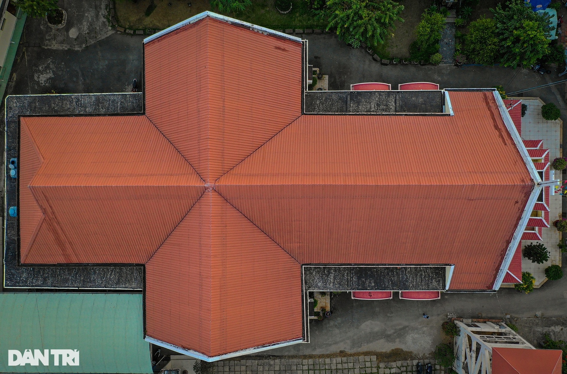 Nhà thờ cổ kính hơn 150 tuổi tĩnh lặng giữa khu đô thị vàng Thủ Thiêm - 4 Nhà thờ cổ kính hơn 150 tuổi tĩnh lặng giữa khu đô thị vàng Thủ Thiêm - 4