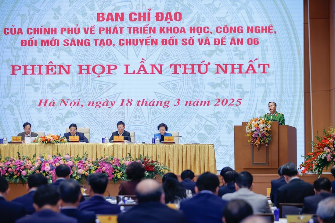 Bộ trưởng Nội vụ: "Sắp xếp tỉnh, tổ chức lại cấp xã thận trọng, kỹ lưỡng"