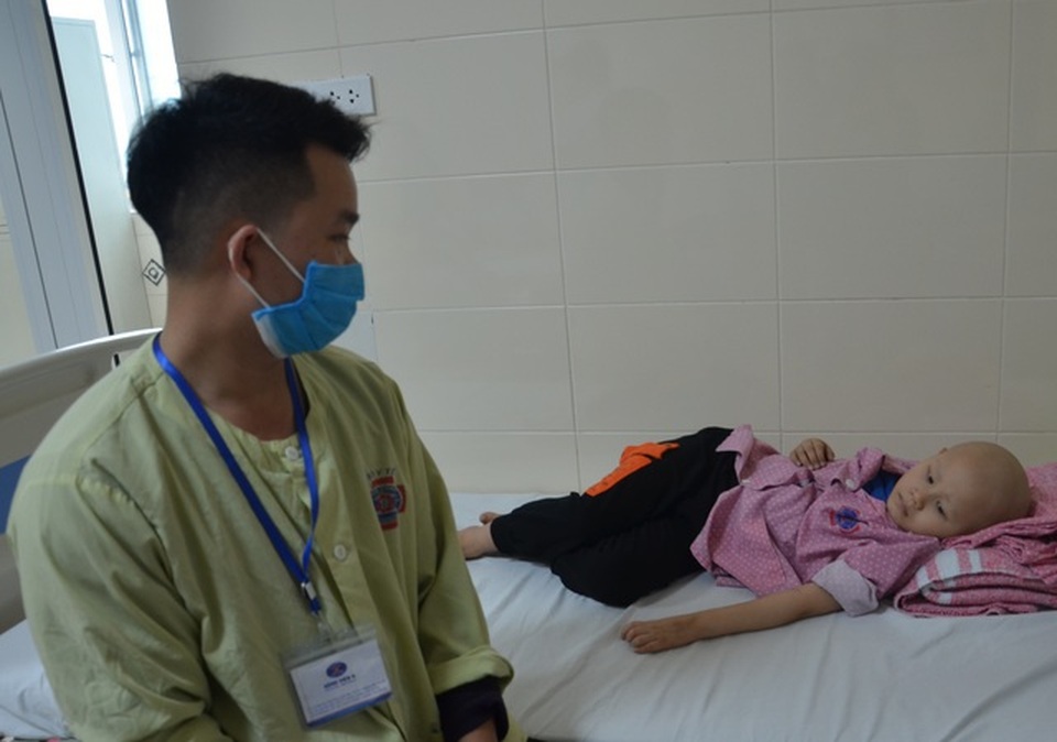 Bạn đọc tiếp tục giúp đỡ người cha nghèo đi tìm sự sống cho hai con thơ - 4 Bạn đọc tiếp tục giúp đỡ người cha nghèo đi tìm sự sống cho hai con thơ - 4