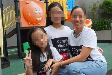 Dân Galaxy 9 mặc áo đồng phục lên án hành vi sàm sỡ bé gái