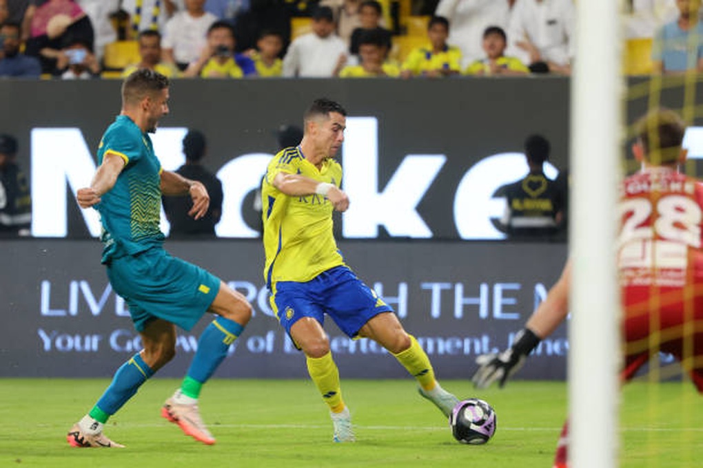 Phong độ khủng khiếp của C.Ronaldo dù sắp 40 tuổi - 2 Phong độ khủng khiếp của C.Ronaldo dù sắp 40 tuổi - 2