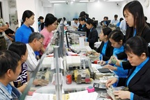 Thanh khoản dồi dào, lãi suất không chịu hạ