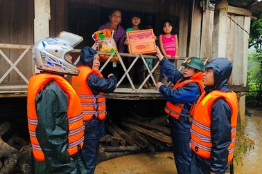 Thủ tướng quyết định xuất cấp 4.000 tấn gạo hỗ trợ miền Trung