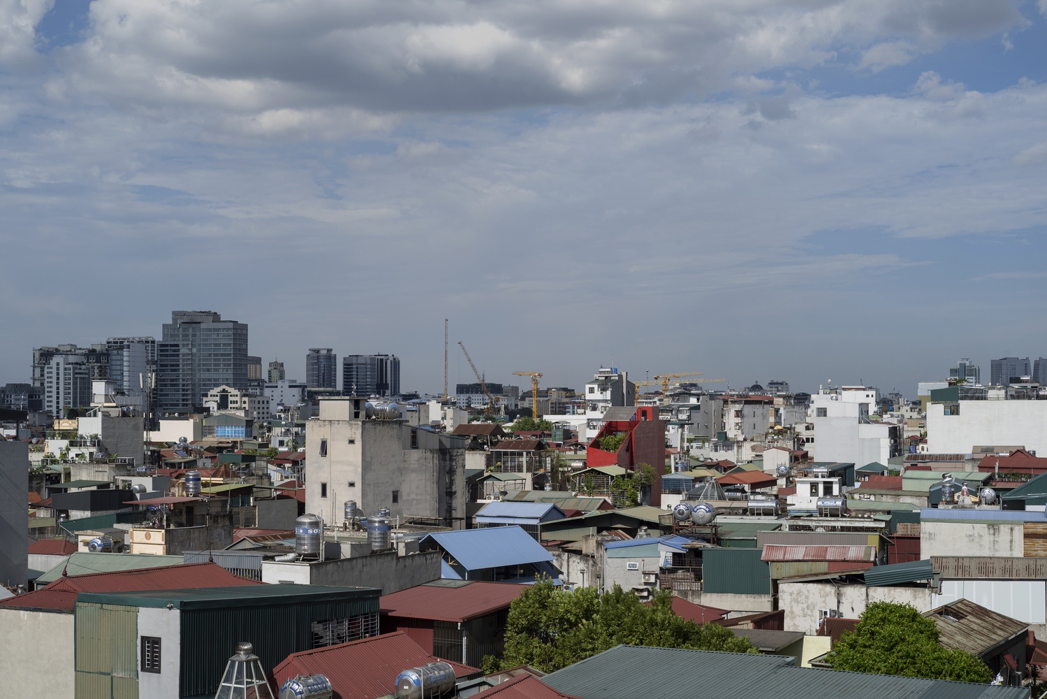 View - Nhà phố nhỏ bé trong ngõ hẹp trung tâm Hà Nội nhưng đủ ánh sáng, cây xanh | Báo Dân trí