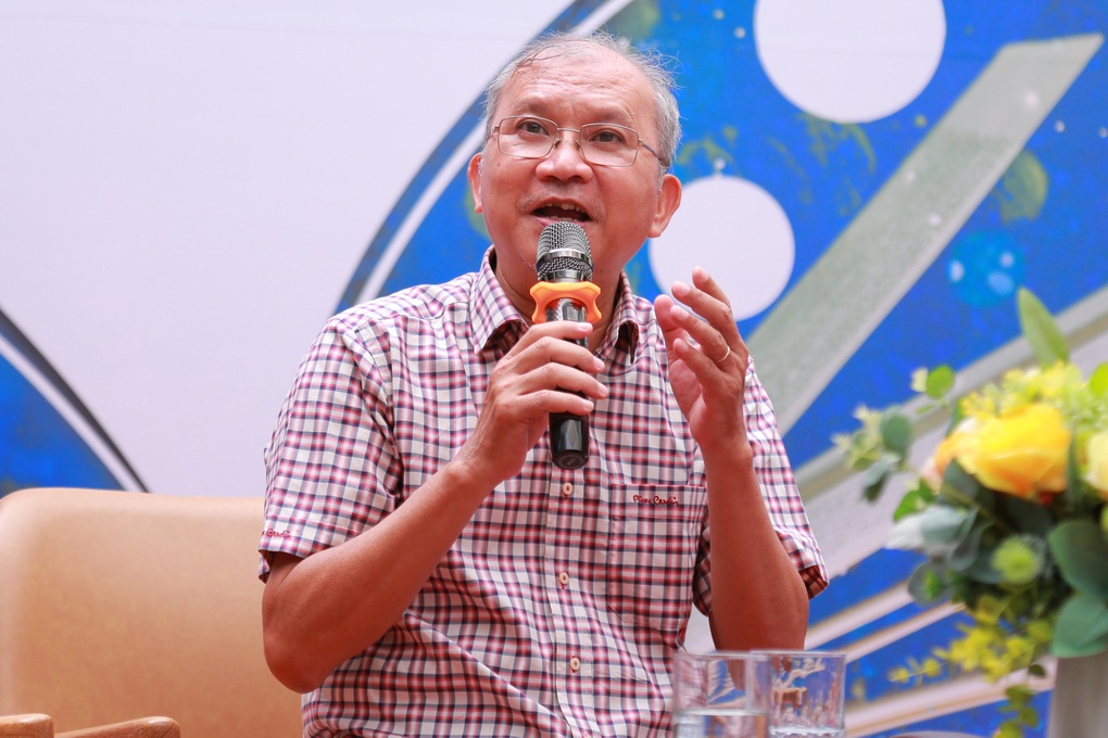 Nghề báo giúp tôi được sống với văn chương và nuôi dưỡng đam mê - 2 Nghề báo giúp tôi được sống với văn chương và nuôi dưỡng đam mê - 2
