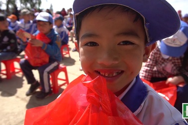 Tặng “Xuân ấm áp” cho học sinh và giáo viên khó khăn ở Lâm Đồng