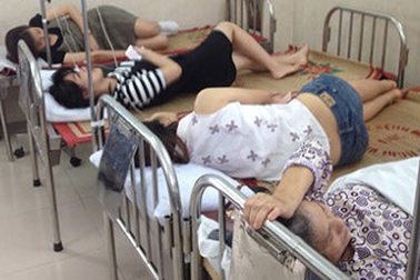 Hàng chục công nhân nhập viện sau khi ăn buffet hải sản