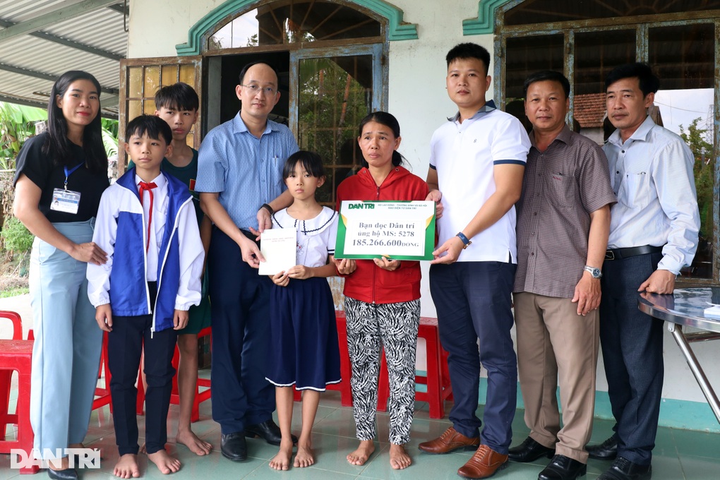 Hơn 400 triệu đồng đến 3 đứa trẻ mồ côi cha, mẹ mắc bệnh hiểm nghèo - 1 Hơn 400 triệu đồng đến 3 đứa trẻ mồ côi cha, mẹ mắc bệnh hiểm nghèo - 1