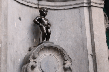 "Chú bé đứng tè" từng lãng phí hàng nghìn lít nước sạch mỗi năm