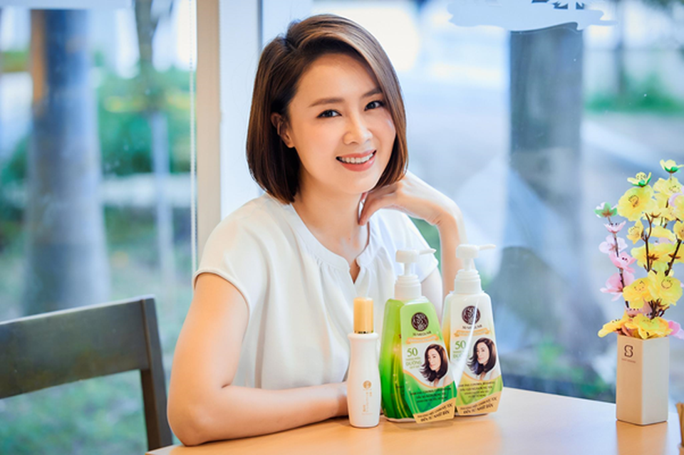 Xa Thi Mạn cùng sao Việt chia sẻ bí quyết cho mái tóc khỏe đẹp - 2 Xa Thi Mạn cùng sao Việt chia sẻ bí quyết cho mái tóc khỏe đẹp - 2