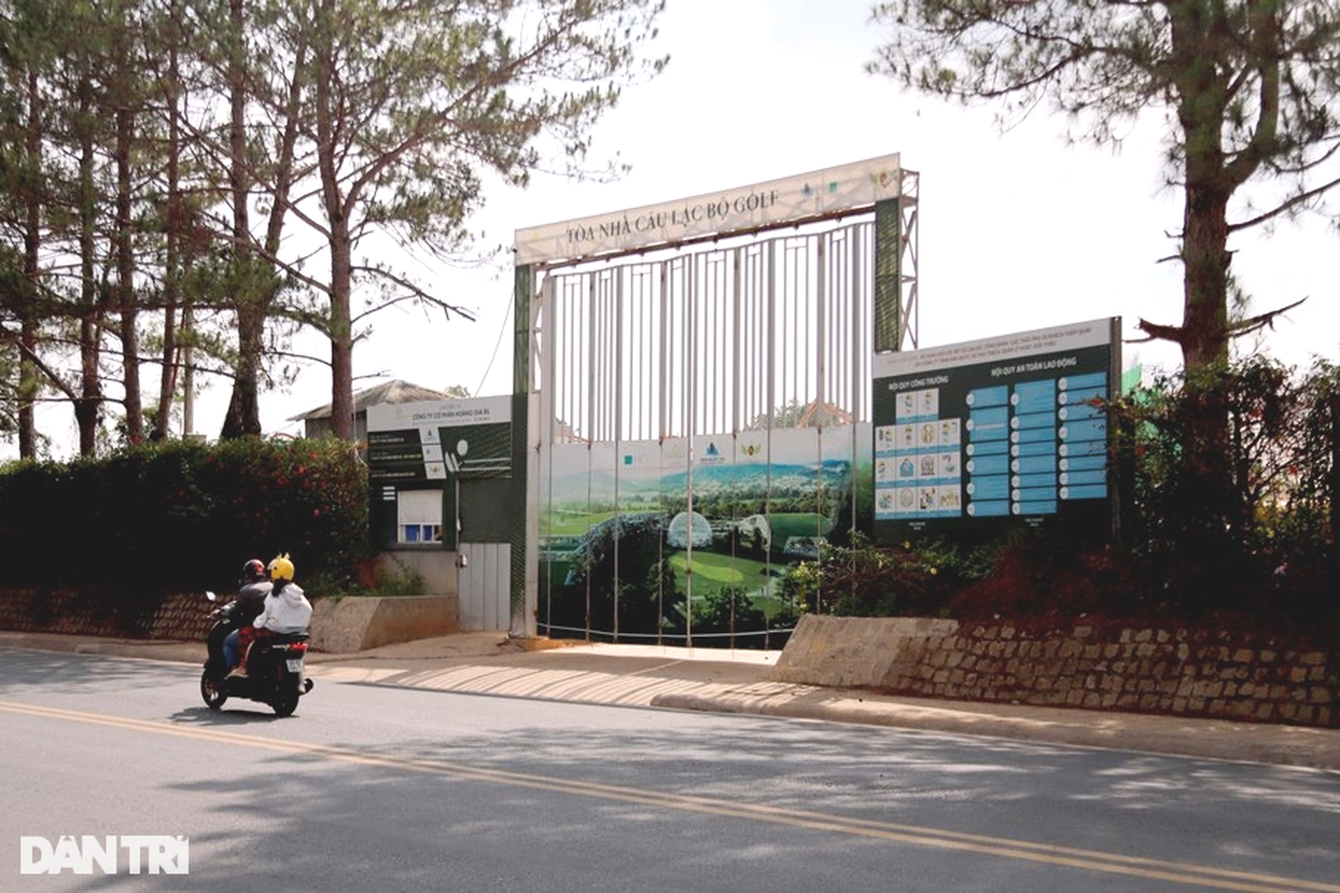 Cụm công trình không phép trong sân golf gây ồn ào thời gian qua tại Đà Lạt - 1 Cụm công trình không phép trong sân golf gây ồn ào thời gian qua tại Đà Lạt - 1