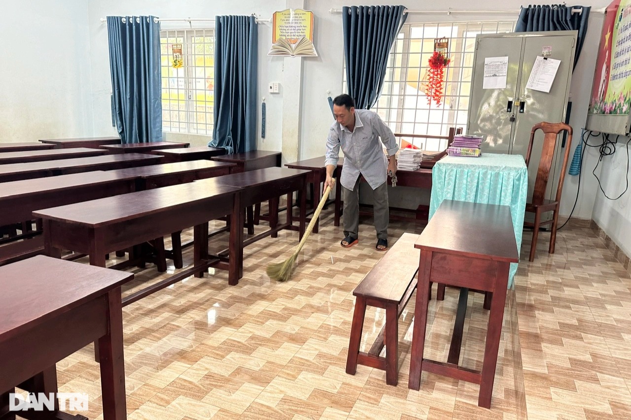 بوی عجیب باعث غش کردن معلم شد: دو مدرسه به دانشآموزان اجازه دادند در خانه بمانند - ۳ Vụ mùi lạ khiến cô giáo ngất xỉu: Hai trường cho học sinh nghỉ học - 3