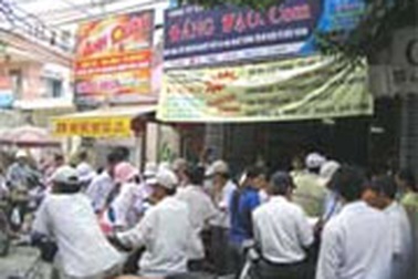 Tuyển sinh kiểu “treo đầu dê…”