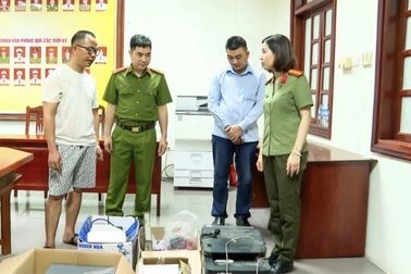 Khởi tố 3 người làm giả tài liệu của hơn 100 cơ quan, tổ chức