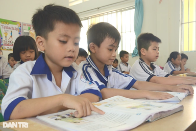 Trình Quốc hội quyết định việc biên soạn bộ sách giáo khoa Nhà nước