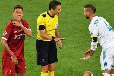 Roberto Firmino:"Sergio Ramos là gã ngốc"