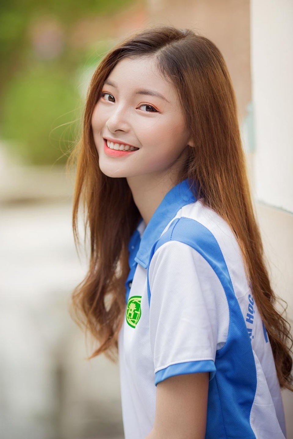 Á khôi Tài sắc Việt Nam đẹp rạng ngời trong bộ đồng phục giản dị - 3