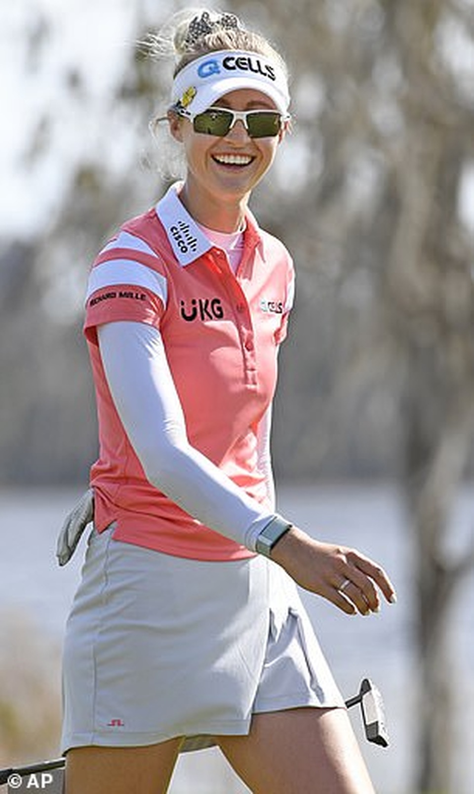 Vẻ đẹp hút hồn của nữ golf thủ 16 tuổi vừa đoạt Cúp Gainbridge LPGA - 4 Vẻ đẹp hút hồn của nữ golf thủ 16 tuổi vừa đoạt Cúp Gainbridge LPGA - 4
