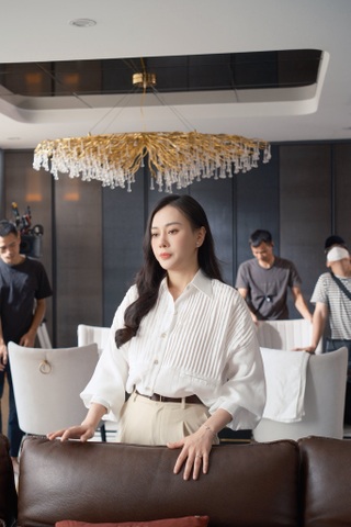 Phương Oanh diện bộ đồ "giản dị" giá 1,4 tỷ đồng, lộ là fan của Blackpink - 11
