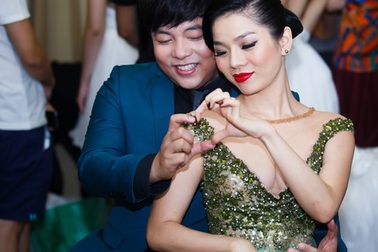 Quang Lê tái ngộ tri kỷ Lệ Quyên trên sân khấu