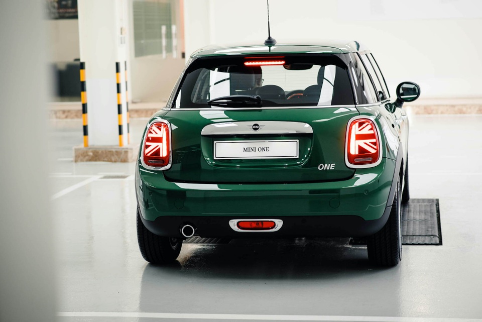 Mini Cooper và One có bản nâng cấp: Xe nhỏ cho nhà giàu Việt - 2 Mini Cooper và One có bản nâng cấp: Xe nhỏ cho nhà giàu Việt - 2