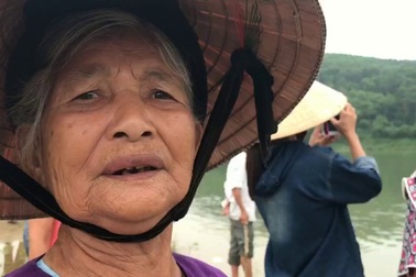 Dân bức xúc tình trạng hút cát.