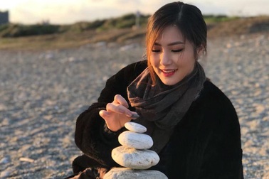 Hương Tràm khóc, hé lộ về cuộc sống "sinh viên nghèo" ở nhà thuê tại Mỹ