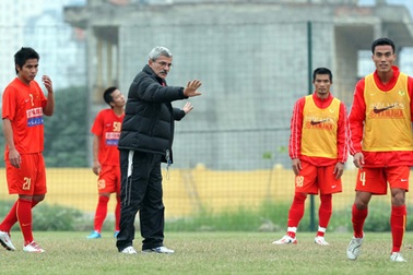 HLV Calisto phẫu thuật thành công đốt sống cổ