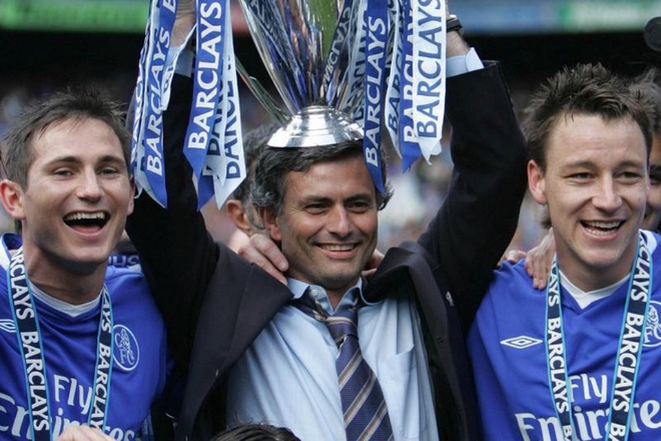 John Terry khóc như mưa, cầu xin đừng sa thải HLV Mourinho - 2 John Terry khóc như mưa, cầu xin đừng sa thải HLV Mourinho - 2
