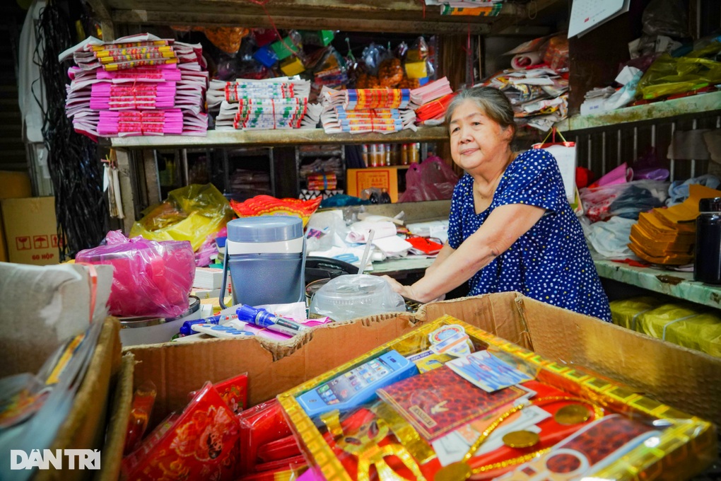 Tháng cô hồn ảm đạm: Chợ vàng mã đìu hiu, tiểu thương lo 