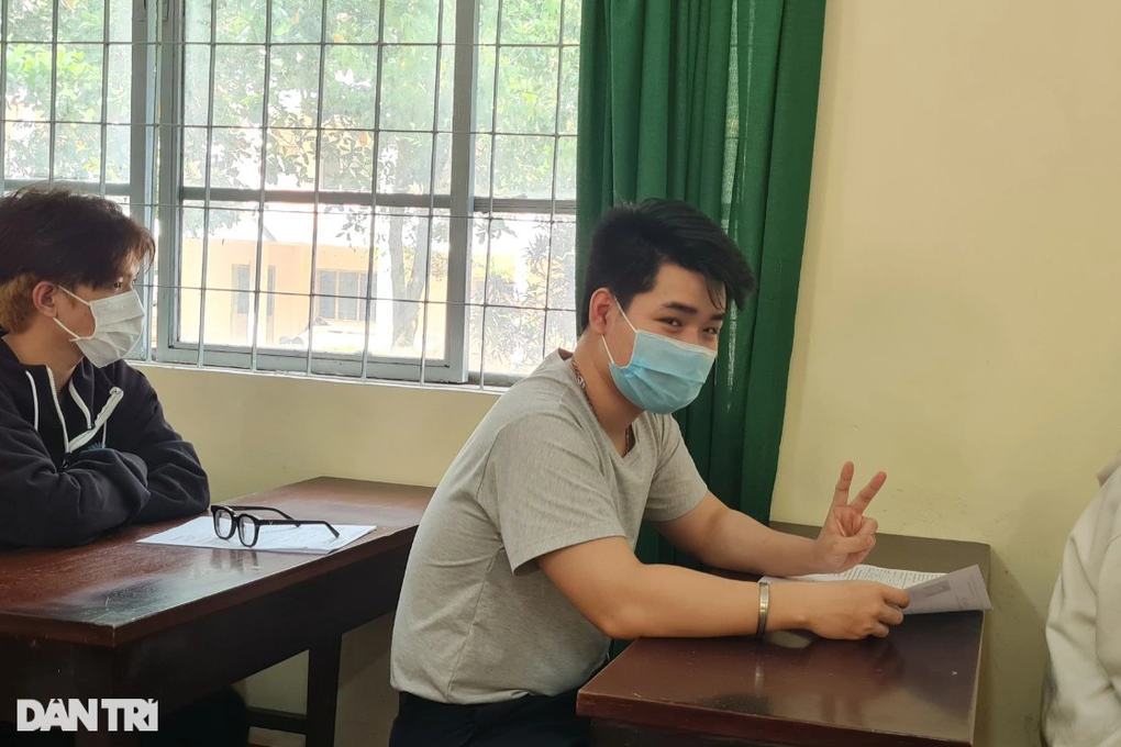 Sáng nay, gần 1 triệu thí sinh bước vào môn thi đầu tiên Ngữ Văn - 10 Sáng nay, gần 1 triệu thí sinh bước vào môn thi đầu tiên Ngữ Văn - 10