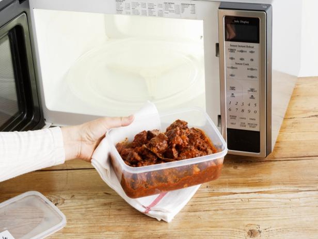 Sử dụng nhựa trong lò vi sóng có thực sự gây hại? - 1 Sử dụng nhựa trong lò vi sóng có thực sự gây hại? - 1